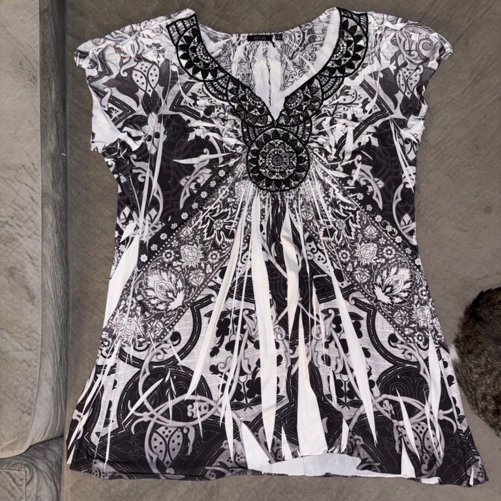 Apt. 9 Black and White Patterned Blouse